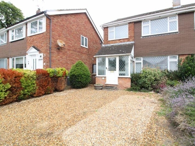 3 bedroom semi-detached house for sale in MUST VIEW on Sundon Park Road, Luton, LU3