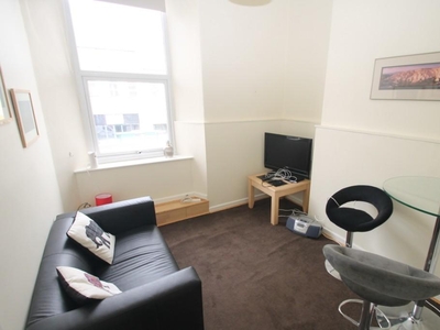 2 bedroom flat for rent in Flat 2, Seaton Court, Plymouth, Devon, PL4 6QD, PL4