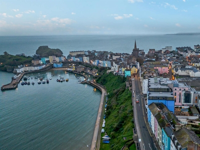 2 Bedroom Retirement Apartment For Sale in Tenby, Pembrokeshire, Wales