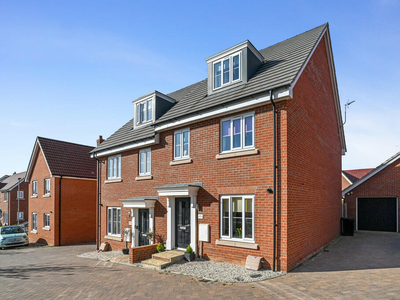 3 bedroom semi-detached house for sale in Bury St. Edmunds, Suffolk., IP32