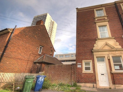 6 bedroom flat for rent in Gosforth Street, Newcastle Upon Tyne, NE2