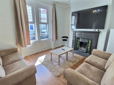 6 bedroom terraced house for rent in 15 CLAYTON PARK SQUARE, Newcastle Upon Tyne, NE2