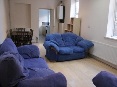 6 bedroom terraced house for rent in Cavendish Place, Newcastle Upon Tyne, NE2