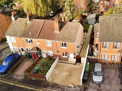 2 bedroom end of terrace house for sale in Flaxfield Road, Basingstoke, Hampshire, RG21