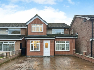 3 bedroom detached house for sale in Furness Grove, Stockport, Greater Manchester, SK4