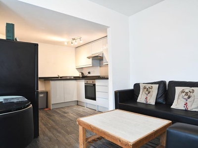 3 bedroom flat for rent in Ditchling Road, Brighton, BN1