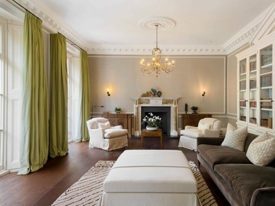 3 bedroom flat for sale in Buckingham Gate London SW1E