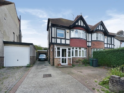3 bedroom semi-detached house for sale in Carden Avenue, Brighton, BN1
