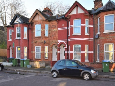 5 bedroom private hall for rent in Thackeray Road, Southampton, SO17