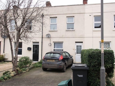 5 bedroom terraced house for rent in Edwy Parade, Gloucester, GL1