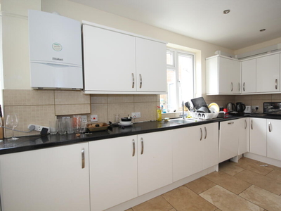 6 bedroom house for rent in Windmill Road, Headington, OX3
