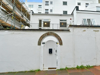6 bedroom character property for sale in Queensbury Mews, Brighton, East Sussex, BN1