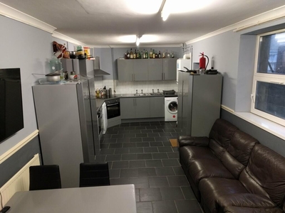 8 bedroom house for rent in Mansel Street, City Centre, Swansea, SA1