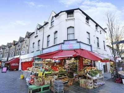 2 bed flat for sale in Catford Broadway,
SE6, London