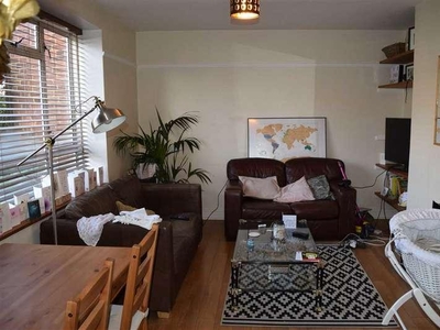 2 bed flat to rent in Ramillies Road,
W4, London
