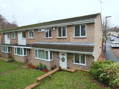 4 bedroom end of terrace house for sale in Lordswood, Southampton, SO16