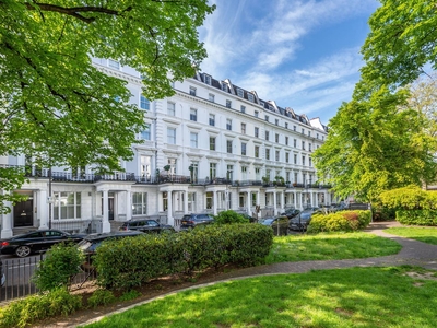 Flat in St Stephens Gardens, Notting Hill, W2