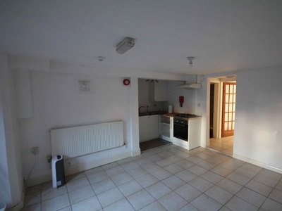 1 bedroom ground floor flat for rent in Basement Flat, Radford Road, Leamington Spa, Warwickshire, CV31