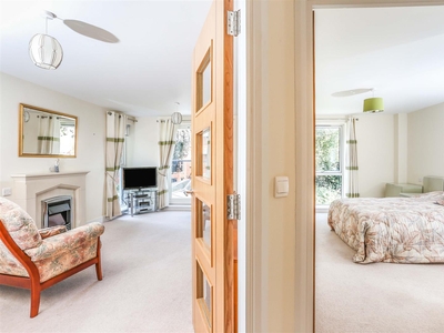 1 Bedroom Retirement Apartment For Sale in Kenilworth, Warwickshire