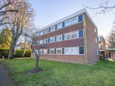 2 bedroom apartment for sale in Highland Avenue, Brentwood, Essex, CM15