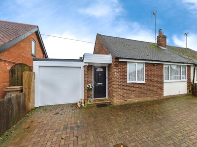 2 bedroom bungalow for sale in Leagrave High Street, Luton, Bedfordshire, LU4