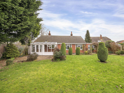 3 bedroom detached bungalow for sale in Fosse Way, Syston, LE7