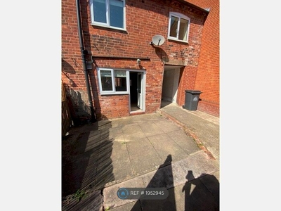 2 Bedroom End Of Terrace House To Rent