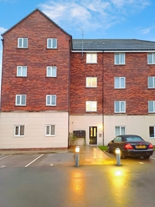 2 bedroom flat for sale in Newhall Park Drive, Bradford, BD5