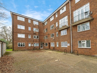 2 bedroom flat for sale in The Larches, LUTON, Bedfordshire, LU2