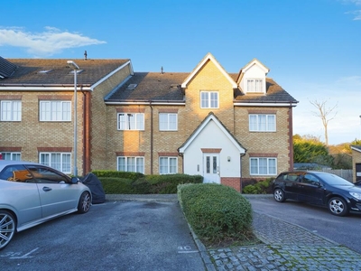 2 bedroom flat for sale in The Wickets, Luton, LU2