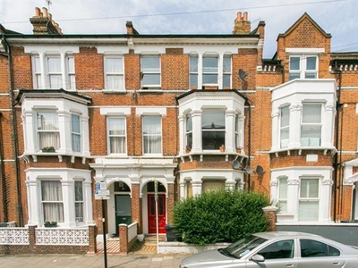 2 bedroom property to let in Sandmere Road, London