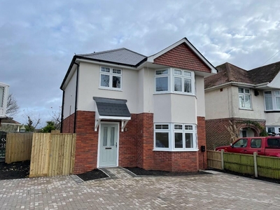 3 bedroom detached house for sale in BH10 LEYBOURNE AVENUE, Hillview School Catchment , BH10
