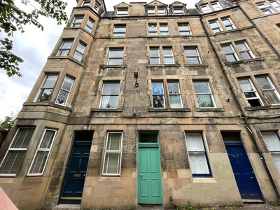 3 bedroom flat for rent in Roseneath Place, Marchmont, Edinburgh, EH9
