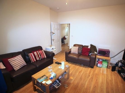 3 bedroom ground floor flat for rent in Coniston Avenue, Newcastle Upon Tyne, NE2