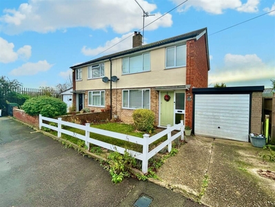 3 bedroom house for sale in Atholl Close, Luton, LU3