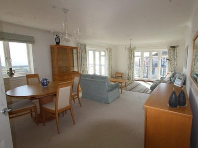 3 bedroom penthouse for rent in San Juan Court, Eastbourne, East Sussex, BN23