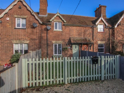 2 bedroom terraced house for sale in Coxtie Green Road, Pilgrims Hatch, Brentwood, CM14