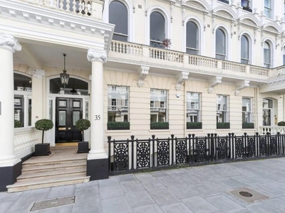 4 bedroom apartment for sale in Queen's Gate Terrace, South Kensington, SW7