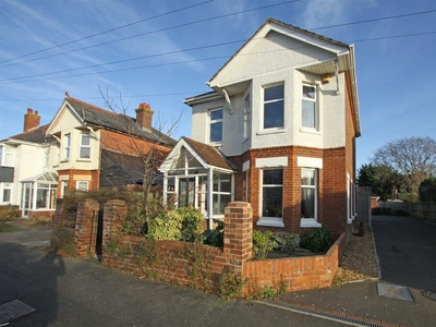 4 bedroom detached house for sale in Beswick Avenue, Bournemouth, BH10