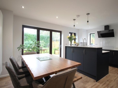 4 bedroom detached house for sale in Carisbrooke Gardens, Leicester, Leicestershire, LE2
