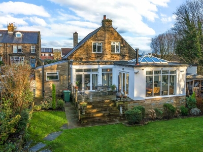 4 bedroom detached house for sale in Crawshaw Avenue, Pudsey, West Yorkshire, LS28