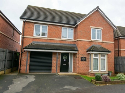 4 bedroom detached house for sale in Leicester Square, Crossgates, Leeds, West Yorkshire, LS15