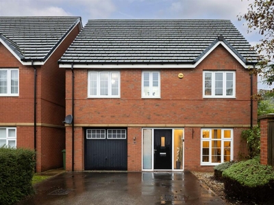 4 bedroom detached house for sale in Rosebank Close, Shadwell, Leeds, LS17