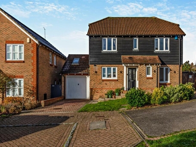 4 bedroom detached house for sale in Smallhythe Close, Bearsted, Maidstone, ME15