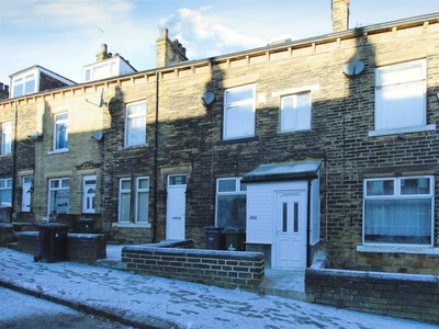 4 bedroom end of terrace house for sale in Christopher Terrace, Bradford, BD5 9DJ, BD5