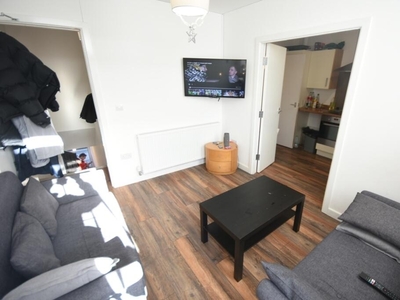 4 bedroom flat for rent in Claremont Road, Spital Tongues, NE2