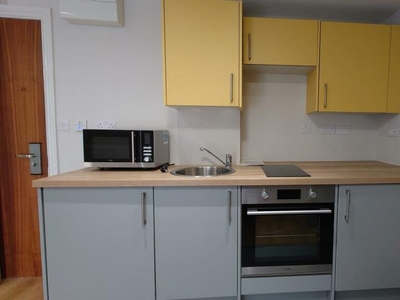 3 bedroom flat share for rent in Guildhall Walk, Portsmouth, PO1 2DD, PO1
