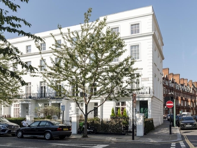 4 bedroom house for sale in Walton Place, London, SW3