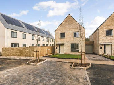 4 bedroom property for sale in ORCHARD FIELD, SIDDINGTON, CIRENCESTER, GL7
