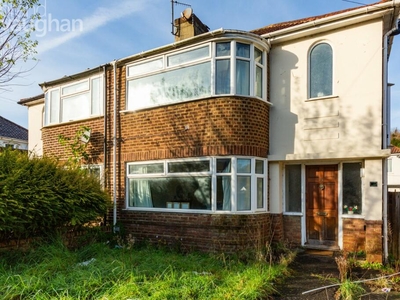 4 bedroom semi-detached house for rent in Lower Bevendean Avenue, Brighton, BN2